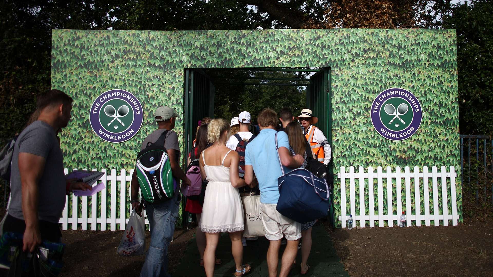 通过引入智 通过引入智